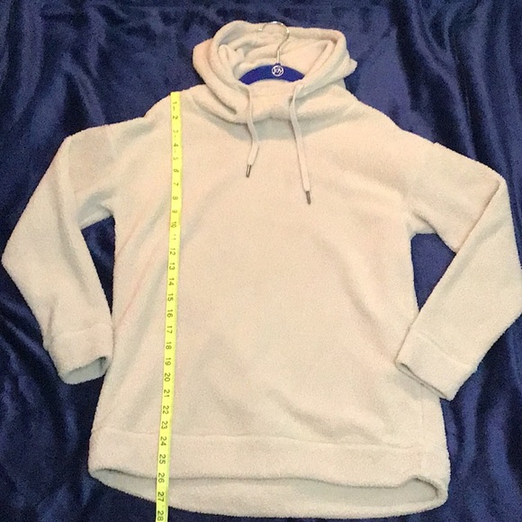 32 Degrees ❄️ fuzzy hoodie - Picture 5 of 8